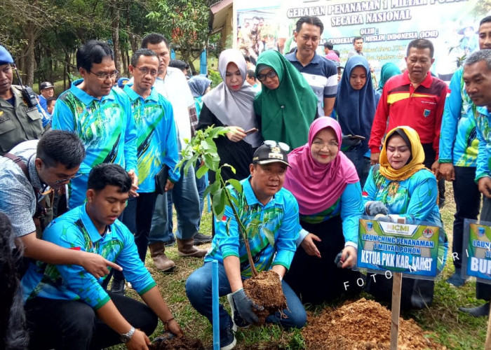 Keren,ICMI Kabupaten Lahat Launching Gerakan Penanaman Satu Milyar Pohon Secara Nasional