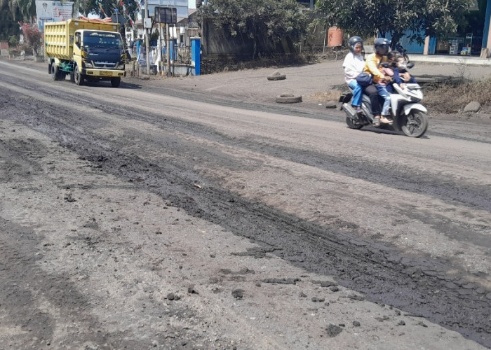 Parah, Kondisi Jalan Di Kabupaten Lahat Ini Ancam Nyawa Pengendara