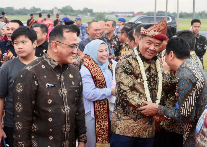 Tiba di Bandara SMB II Palembang, Wagub Cik Ujang Terima Surat Penunjukan Plt Gubernur Sumsel Palembang