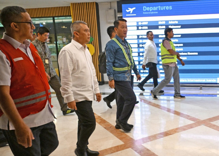 Sambut Natal 2025 dan Tahun Baru 2026, Menhub Turunkan Tarif Tiket Pesawat 13-14 Persen