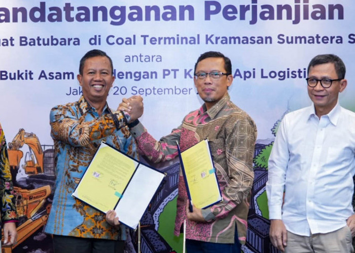 Bukit Asam (PTBA) dan KAI Logistik Teken Kerja Sama Jasa Bongkar Muat Batu Bara