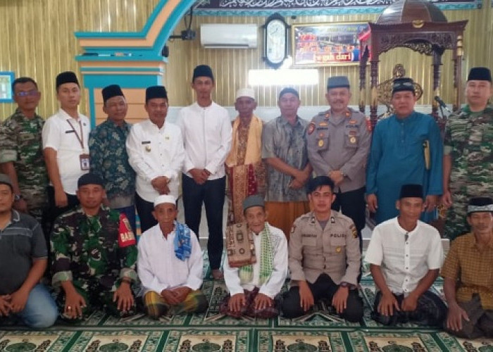 Kekompakkan Unsur Tripika Kecamatan Merapi Barat Lahat Patut Dicontoh, Sholat Jumat Bersama