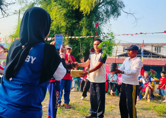 Peringati HUT RI ke-81, Warga RT 11, 12 dan 13 Bandar Jaya Gelar Jalan Santai