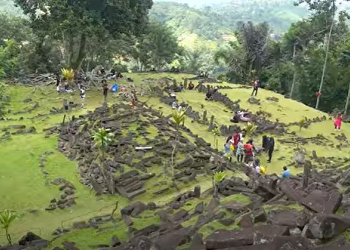 Gunung Padang Situs Megalitikum Terbesar di Asia Tenggara