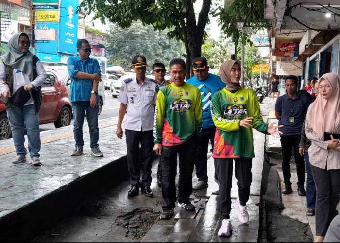 Wakil Bupati Lahat Widia Ningsih Tinjau Rekayasa Dua Jalur Dan Trotoar Di Jalan Mayor Ruslan, Ini Hasilnya