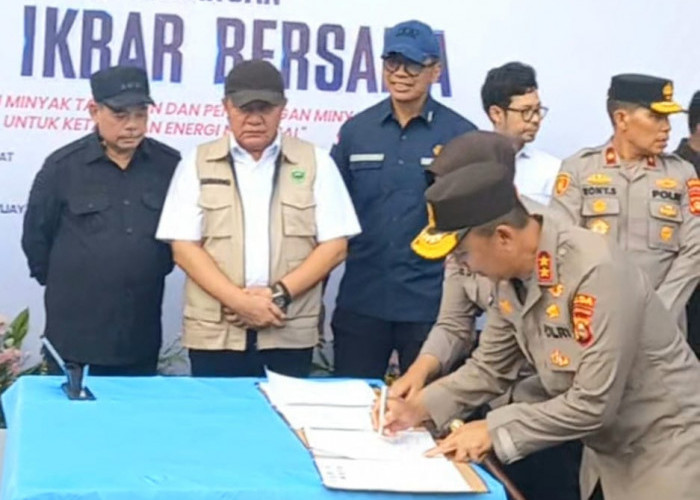 Kapolda Sumsel Hadiri Apel Ikrar Bersama dan Peresmian Tata Kelola Sumur Minyak Masyarakat di Lahat