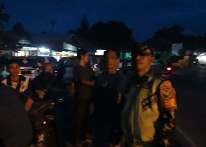 Petugas Keamanan Jaga jaga, Antisipasi Bakal Ada Unjuk Rasa Malam ini di Lebuay Bandung