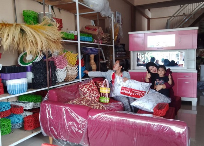 Toko di Tanjung Payang ini Jual Perabotan Harganya di Bawah Pasaran, Lihat Jenis Produknya