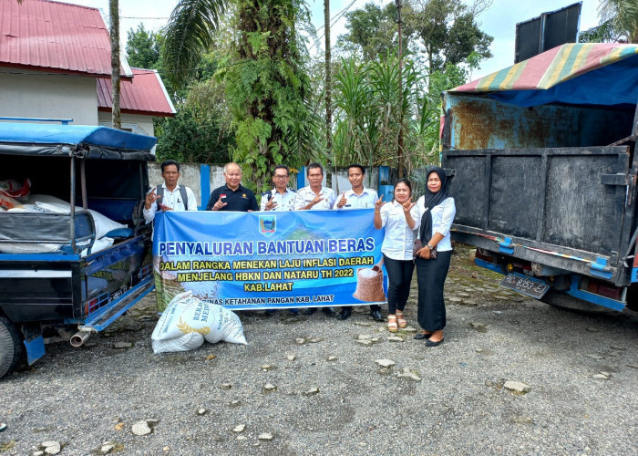Desa Jagabaya Terima 1.200 Kg Beras Bantuan dari DKP Lahat