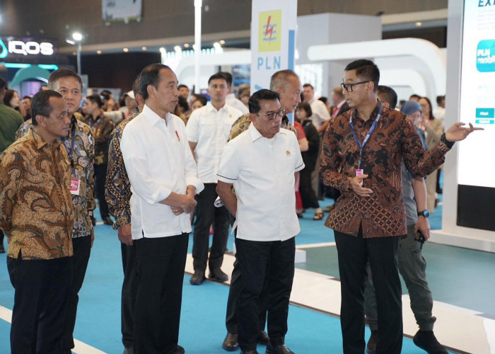 Presiden Jokowi Berkunjung, Dirut PLN Paparkan Kesiapan Ekosistem Kendaraan Listrik di Booth PLN di PEVS 2024