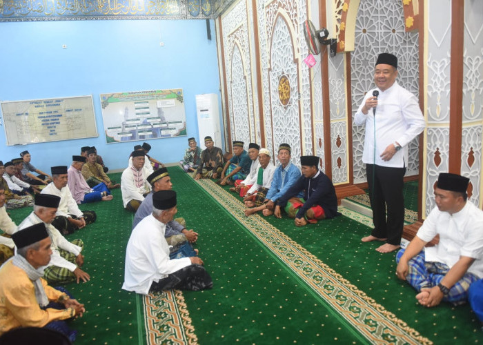 Mudik ke Lahat, Wagub Sumsel Cik Ujang Salat Jumat di Kampung Halaman Desa Lebak Budi 