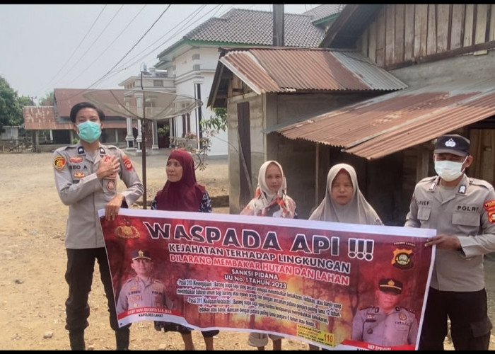 Cegah Karhutla, Polsek Kikim Selatan Sosialisasi Bahaya Pembakaran Lahan dan Bagikan Masker