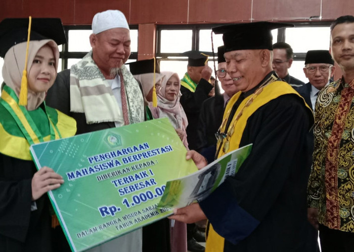 3 Sarjana Terbaik, Wisuda STIT YPI Lahat Angkatan XXIII 2024, Putri dari Ustadz Hermansyah Raih IPK Tertinggi