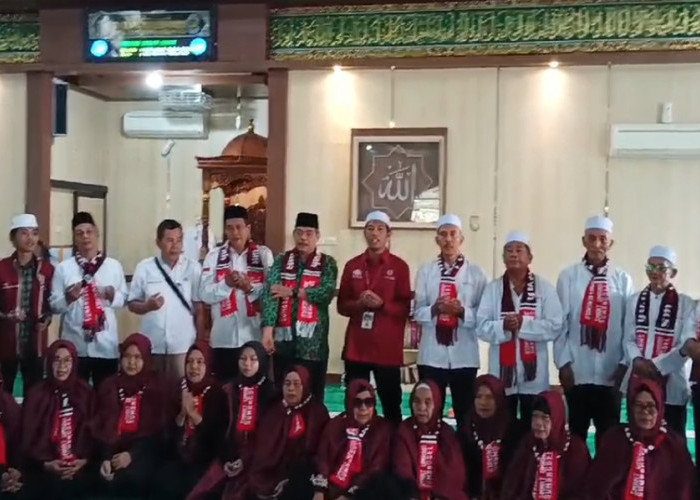 Cabup Lahat Terpilih H Bursah Zarnubi Lepas Keberangkatan Jamaah Smart Umroh ke Tanah Suci