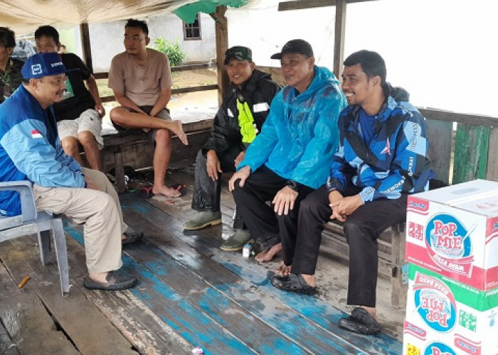 Dua Kader Partai Demokrat ini Kunjungi Lokasi Banjir di Kelurahan Kota Jaya