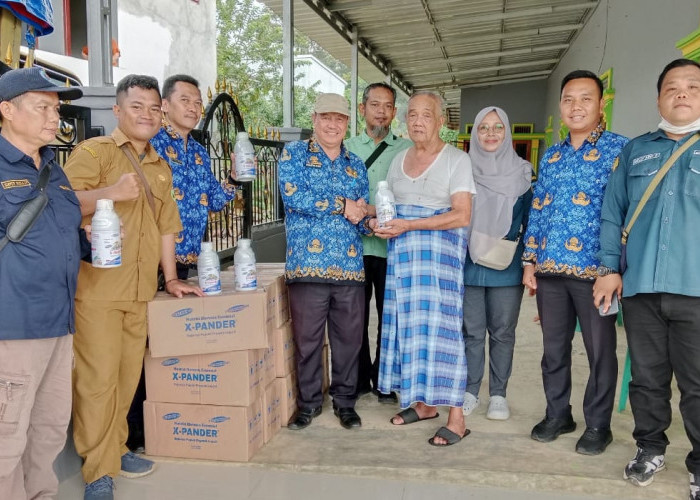 Dukung Program Bupati Lahat Bursah dan Wabup Widia, Dinas TPHP Lahat Bantu Pupuk Organik Bagi Petani