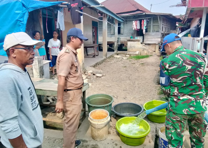 Luar Biasa! Kelurahan Talang Jawa Selatan Bersama Yonif TP 894/Prayatna Bumi Salurkan 5.000 Liter Air Bersih
