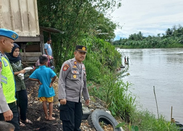 Inisial AA Belum Ditemukan, Warga Prabu Menang Terus Melakukan Pencarian di Sungai Lematang