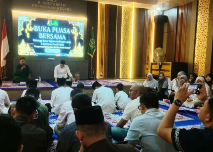 Maknai Bulan Suci Ramadhan, Kajari Lahat Ajak Awak Media dan Anak Panti Asuhan Buka Bersama 