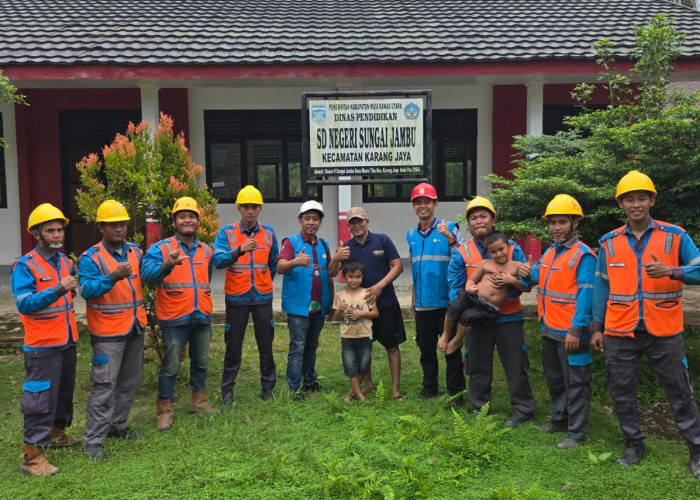 PLN Hadirkan Terang untuk Pendidikan Pelosok, SD Negeri Sungai Jambu Kini Nikmati Listrik Tenaga Surya