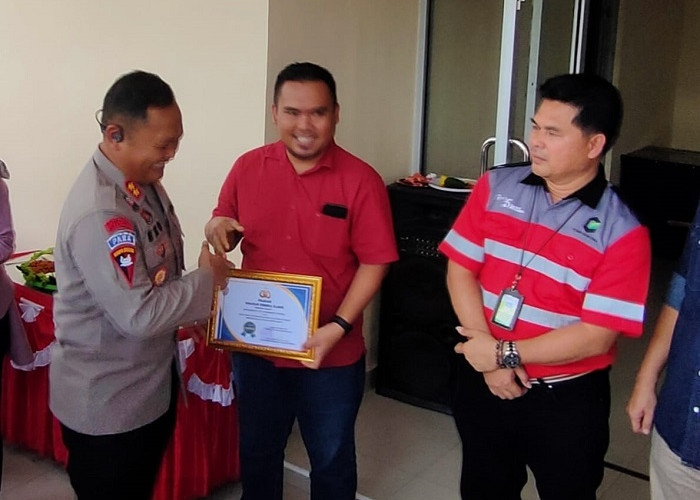 PT Priamanaya Group Terima Penghargaan dari Kapolres Lahat