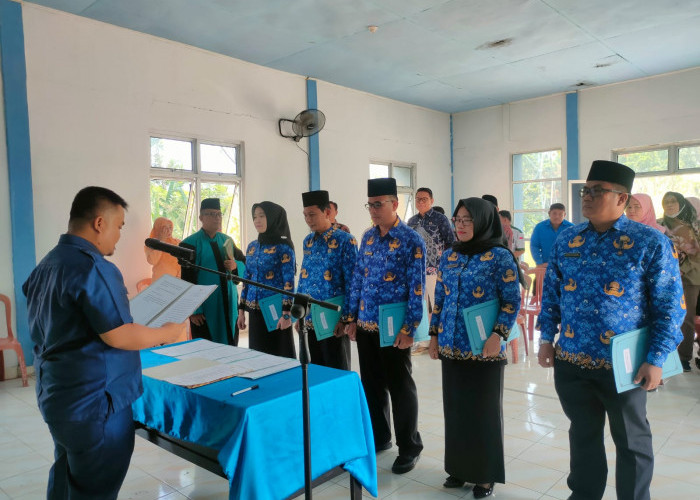 Camat Merapi timur Lantik 5 Pejabat Kecamatan,Kasi Ekobang Pindah ke Dinas Perhubungan Lahat