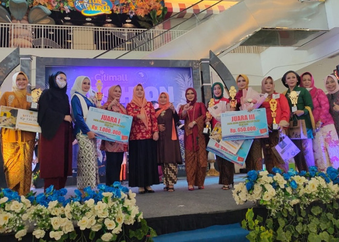 Lomba Fashion Show Kebaya Nasional Sukses Digelar IWAPI Kabupaten Lahat