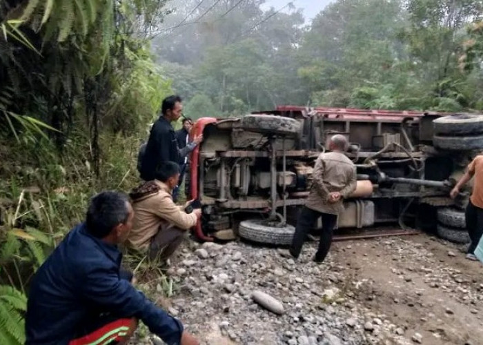 Harapan Warga Tunggul Bute Lahat kepada Cabup Lahat, Kendaraan Sering Terbalik, Minta Aspal Jalan