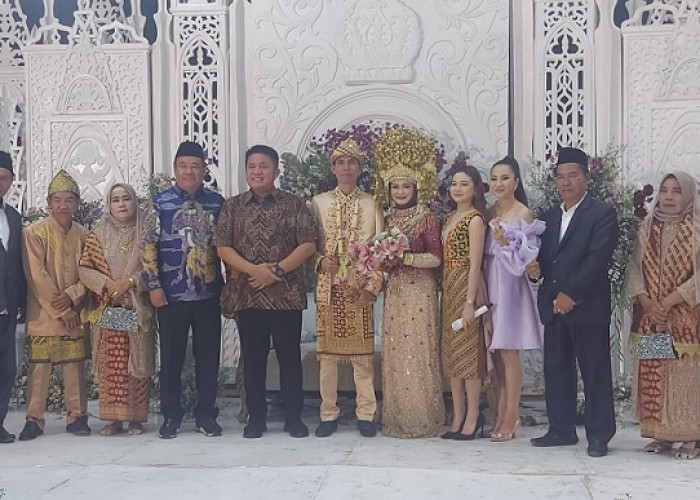 Gubernur Hadiri Pesta Pernikahan Nova dan Mulyadi Desa Gunung Kembang Lahat