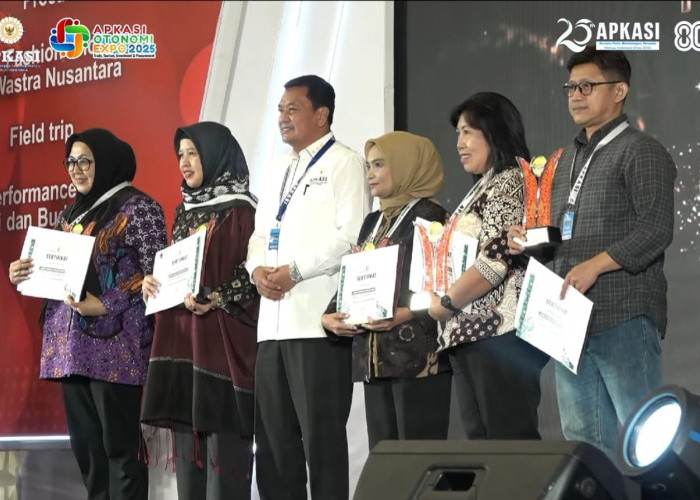 SKK Migas - Seleraya Dukung Stand Muratara, Raih Juara Kategori Kreatif Apkasi Otonomi Expo 2025