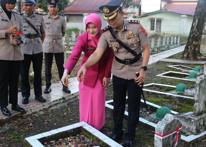 Polres Lahat Ziarah Ke Taman Makam Pahlawan Puspa Bhakti Lahat