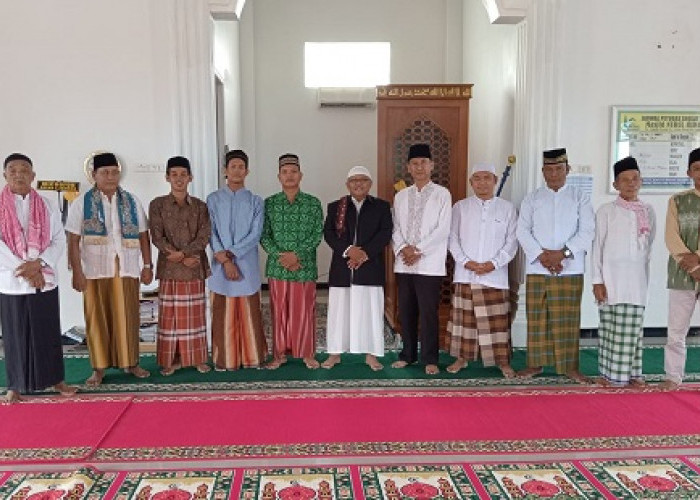  H Ahmad Muttaqin Mengisi Khotbah di Masjid Nurul Hidayah Tanjung Payang