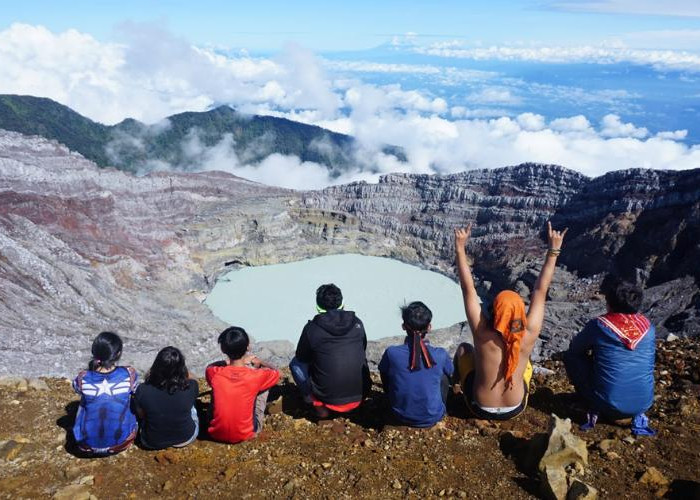 Melihat Gunung Dempo Pagaralam: Jejak Sejarah dan Pesona Alam yang Melegenda