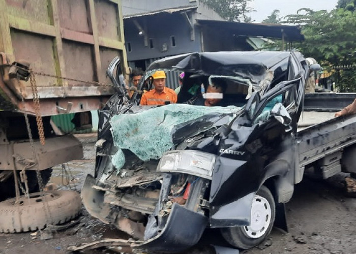 Satu Perempuan Tewas, Kecelakaan Pickup dan Dump Truck di Merapi Timur