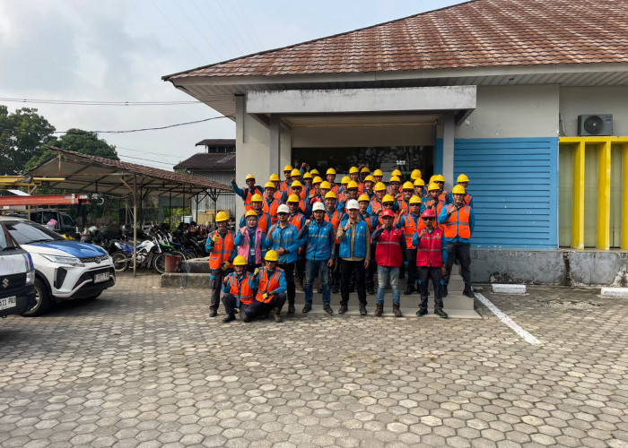 Tingkatkan Keandalan Listrik, PLN ULP Muara Enim dan PLN ULP Pagaralam Gelar Kolaborasi Pemeliharaan Jaringan
