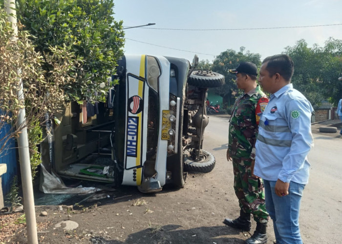 Bus Karyawan PT ACI Sub PT MUM Terbalik di Desa Sirah Pulau Hindari Tabrakan, Sopir Melarikan Diri