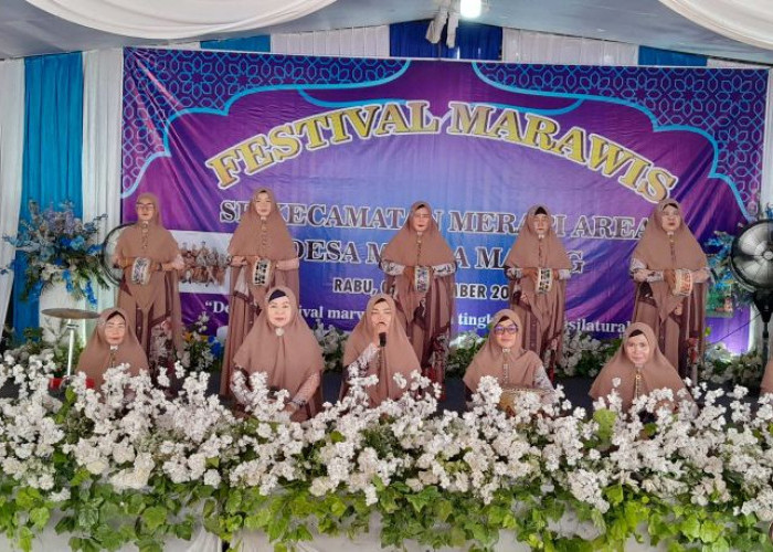 Puluhan Ibu-Ibu Cantik Ikuti Festival Marawis se Kecamatan Merapi Area