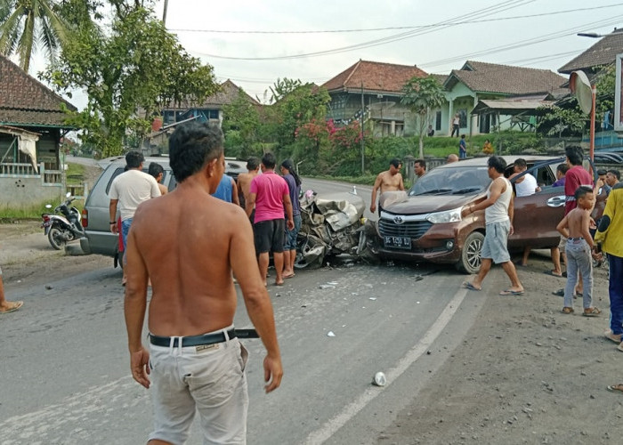 Kecelakaan Avanza vs Kijang Kapsul di Lahat, Penumpang Luka luka Langsung ke RS Rabain Muara Enim