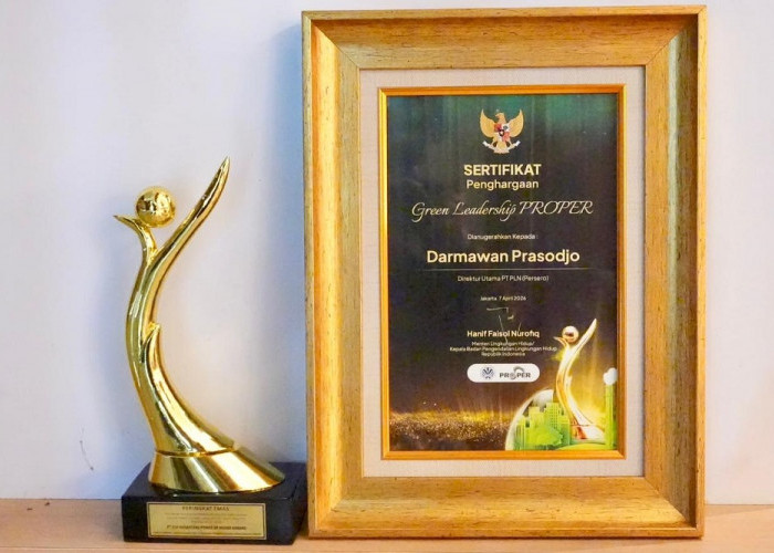 Dirut PLN Darmawan Prasodjo Raih Penghargaan Green Leadership, PLN Borong 11 PROPER Emas KLH 2025