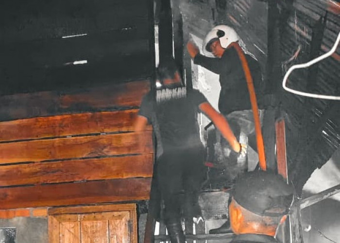 Kebakaran Hebat Hanguskan Rumah di Suka Ratu Lahat