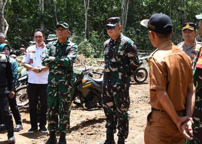 Ketua Tim Wasev Mabes TNI AD Letjen TNI Sonny Aprianto Tinjau TMMD di Lampar Baru Empat Lawang