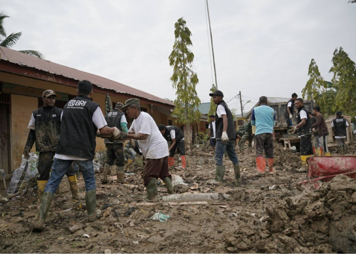 Dukung Pemulihan Pascabencana, Relawan BRI Peduli Terjun Langsung “Bersih-bersih Sekolah” di Aceh Tamiang