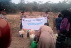 Polsek Merapi Barat Bersama PT Bumi Sawit Permai Salurkan Air Bersih Gratis untuk Warga Lematang Jaya