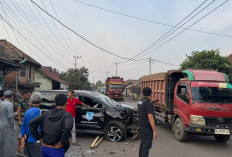Mobil Dinas Camat Merapi Timur Alami Kecelakaan Tunggal di Merapi Barat