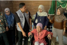 Sat Intelkam Polres Lahat Jalankan Program GEBRAKAN, Salurkan Kursi Roda dan Sembako untuk Warga Lansia