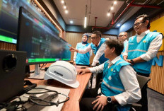 Jaga Terang di Hari Kemenangan, Cerita Petugas PLN Amankan Keandalan Listrik di Momen Idulfitri