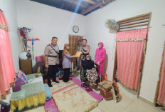 Gebrakan Sat Intelkam Polres Lahat, Salurkan Kursi Roda dan Sembako untuk Lansia Lumpuh di Hari Bhayangkara ke