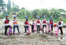 PTBA Gelar Susur Sungai, Angkut 1,56 Ton Sampah dari Sungai Enim