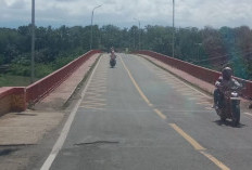 Jembatan Merah Bungamas Bersinar, Destinasi Malam Kikim Timur Kini Semakin Memukau