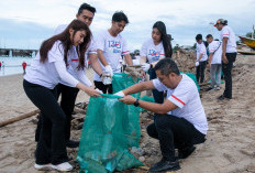Dukung Gerakan Indonesia ASRI, BRI Peduli Ajak Masyarakat Bersih-bersih di Pantai Kedonganan Bali 